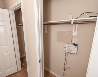 2410 W Werrington Way - Photo Thumbnail 10