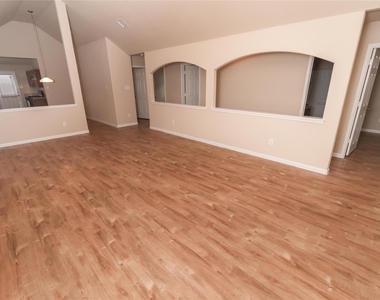 2410 W Werrington Way - Photo Thumbnail 4