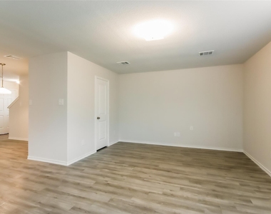 17311 Desmond Street - Photo Thumbnail 7