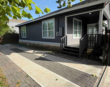 2404 Burkett Street - Photo Thumbnail 3