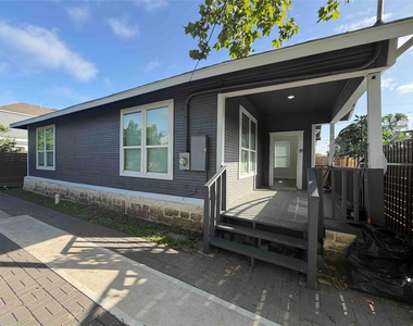 2404 Burkett Street - Photo Thumbnail 4