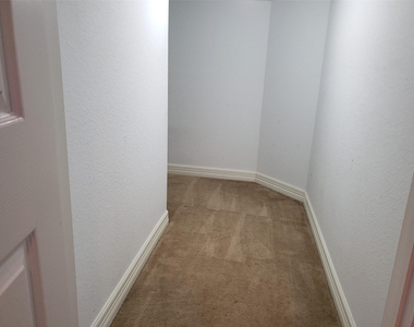 3607 Cat Springs Lane - Photo Thumbnail 32