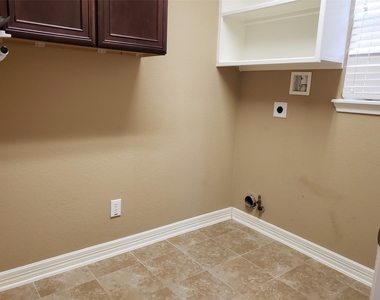 3607 Cat Springs Lane - Photo Thumbnail 7