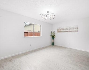 7310 Londres Drive - Photo Thumbnail 20