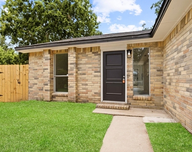 7310 Londres Drive - Photo Thumbnail 2
