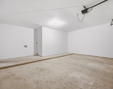 7310 Londres Drive - Photo Thumbnail 25