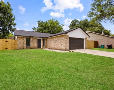 7310 Londres Drive - Photo Thumbnail 3