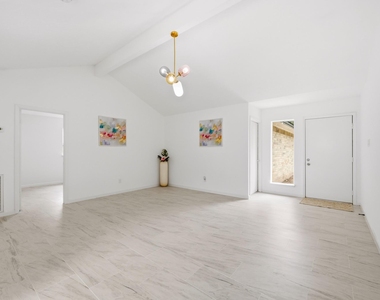 7310 Londres Drive - Photo Thumbnail 5