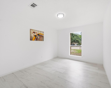 7310 Londres Drive - Photo Thumbnail 17