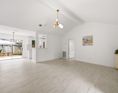 7310 Londres Drive - Photo Thumbnail 4