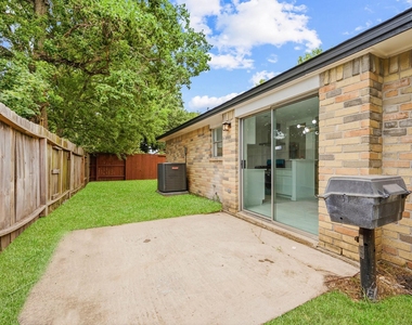 7310 Londres Drive - Photo Thumbnail 28