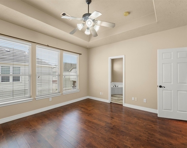 1716 Aden Drive - Photo Thumbnail 6