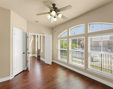 1716 Aden Drive - Photo Thumbnail 7