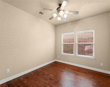 1716 Aden Drive - Photo Thumbnail 5