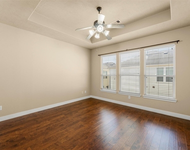 1716 Aden Drive - Photo Thumbnail 4