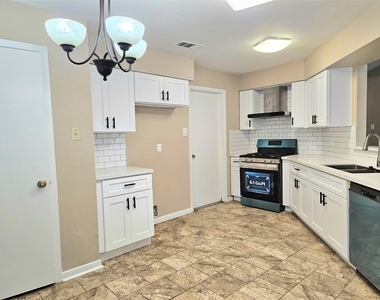 4231 Southchase Lane - Photo Thumbnail 7