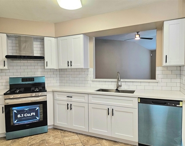 4231 Southchase Lane - Photo Thumbnail 6