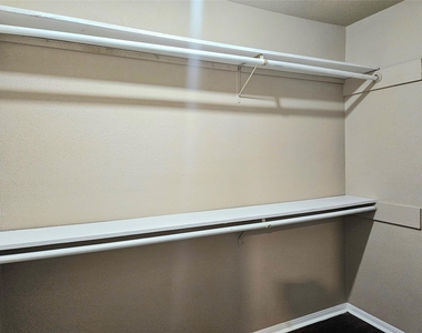 4231 Southchase Lane - Photo Thumbnail 16