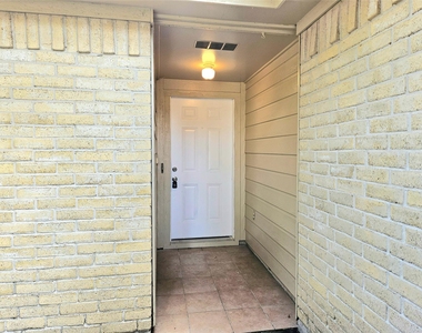 4231 Southchase Lane - Photo Thumbnail 1
