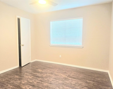 4231 Southchase Lane - Photo Thumbnail 13