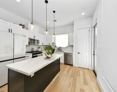 1837 Flowing Springs Trail - Photo Thumbnail 15