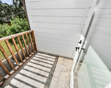 1837 Flowing Springs Trail - Photo Thumbnail 21