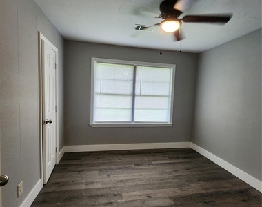 9711 Aguila Street - Photo Thumbnail 15
