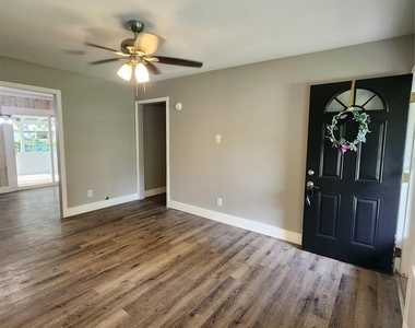 9711 Aguila Street - Photo Thumbnail 3