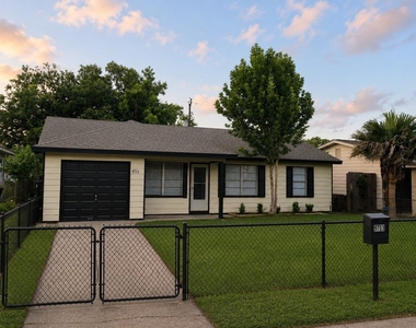 9711 Aguila Street - Photo Thumbnail 1