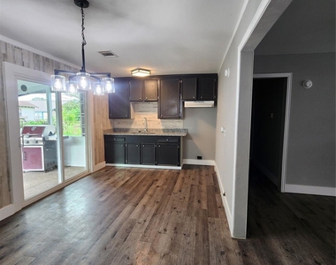 9711 Aguila Street - Photo Thumbnail 5