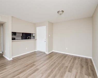 3075 Walnut Bend Lane - Photo Thumbnail 4