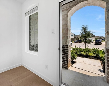 26139 Sea Rosemary Ln - Photo Thumbnail 4