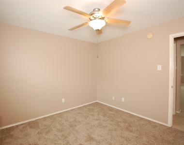 4711 Buescher Court - Photo Thumbnail 11