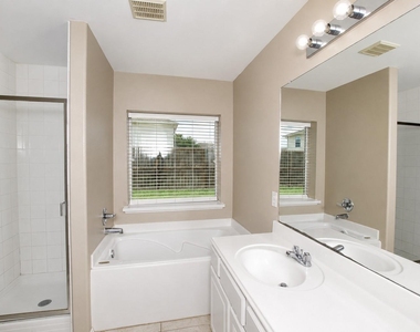 4711 Buescher Court - Photo Thumbnail 9