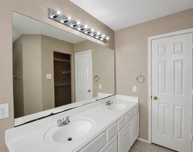 4711 Buescher Court - Photo Thumbnail 10