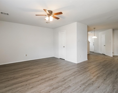 436 Upper Creek Drive - Photo Thumbnail 4