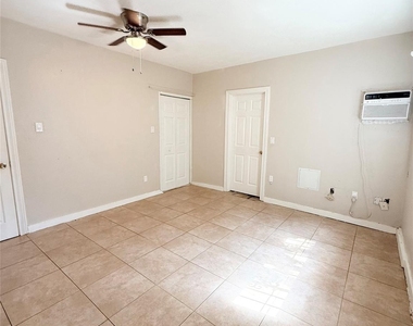 6109 Saxon Drive - Photo Thumbnail 7