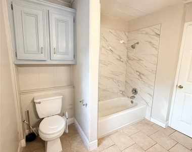 6109 Saxon Drive - Photo Thumbnail 9