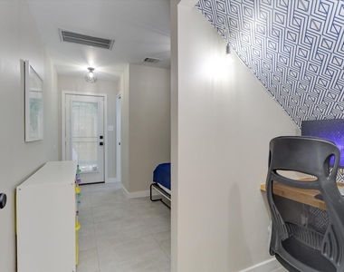1706 Tuam Street - Photo Thumbnail 22