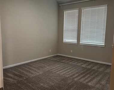 4594 Silver Moon Drive - Photo Thumbnail 8
