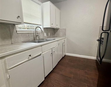4827 Pine Avenue - Photo Thumbnail 2