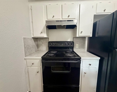 4827 Pine Avenue - Photo Thumbnail 3