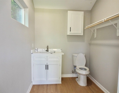 2722 Parker Road - Photo Thumbnail 10