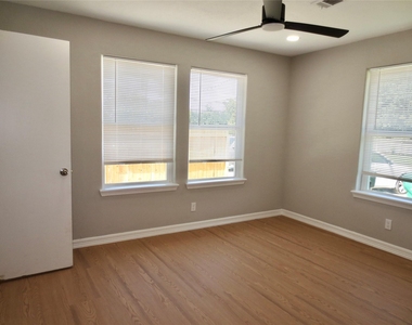 2722 Parker Road - Photo Thumbnail 6
