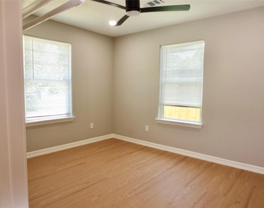 2722 Parker Road - Photo Thumbnail 8
