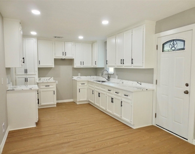 2722 Parker Road - Photo Thumbnail 2