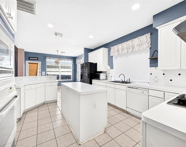 11214 Hillside Glen Trail - Photo Thumbnail 14