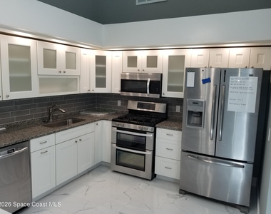 3685 Oakhill Drive - Photo Thumbnail 2