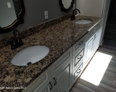 3685 Oakhill Drive - Photo Thumbnail 9