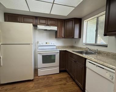 1566 University Lane - Photo Thumbnail 1